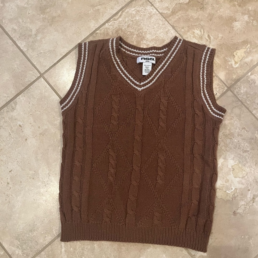 Tilly’s Girls Brown Sweater Vest